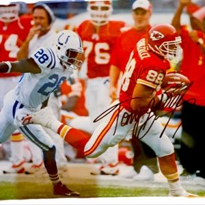 8x10 autographed Tony Gonzalez KC CHIEFS #88